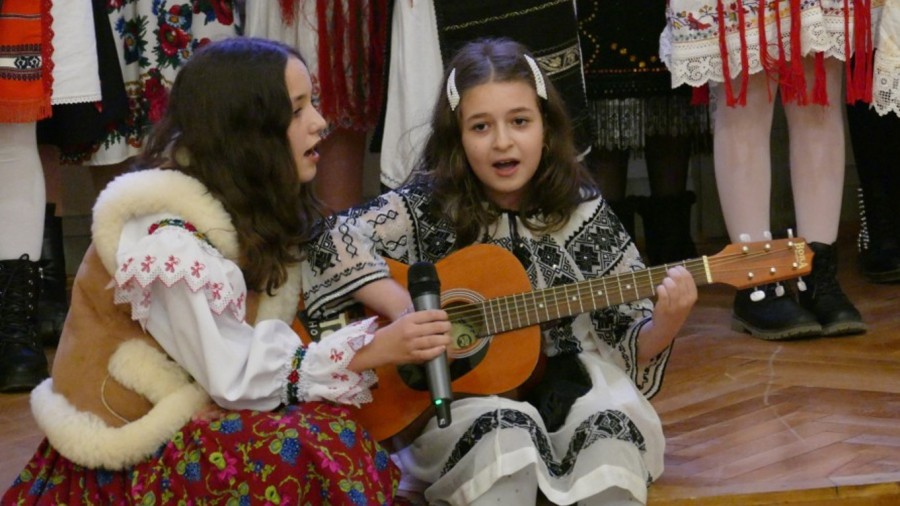 Arhiepiscopia Aradului încheie cu succes proiectul POCU "Cantina Sfântul Nicolae - Serviciul Masă pe Roți pentru Bunicii Comunității"